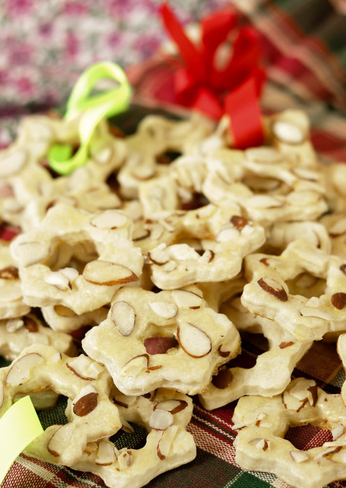 wreath shape cookies with sliced almonds on top. 