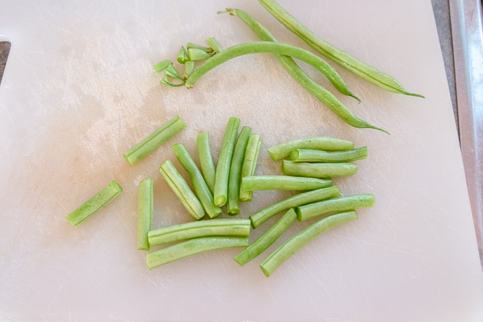 green beans with ends cut off on cutting board