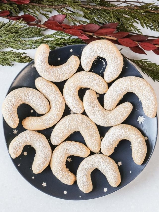 Vanilla Crescent Cookies (Vanillekipferl)